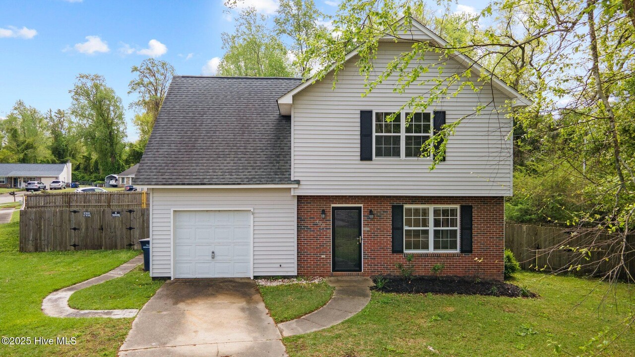 408 Estate Dr in Jacksonville, NC - Building Photo