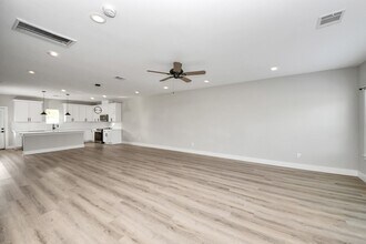 807 Avenue J in Conroe, TX - Building Photo - Building Photo