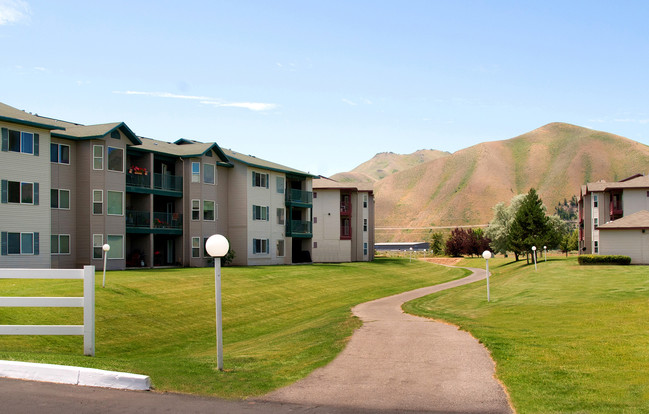 Balmoral Apartments in Hailey, ID - Foto de edificio - Building Photo