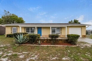 9350 Bayside Ct in Spring Hill, FL - Building Photo