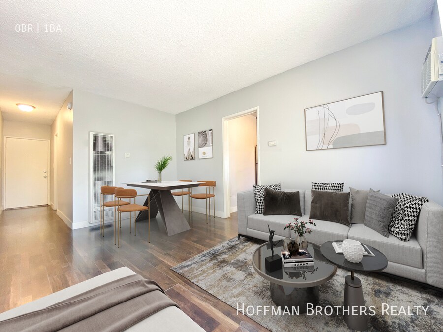 5555 Carlton Way, Unit 17 in Los Angeles, CA - Building Photo