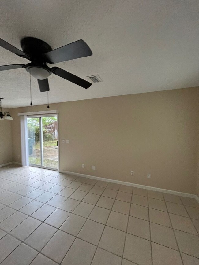 1305 County Rd 390 in Lynn Haven, FL - Building Photo - Building Photo