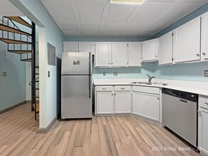 2050 Ridge Dr in St. Louis Park, MN - Building Photo - Building Photo