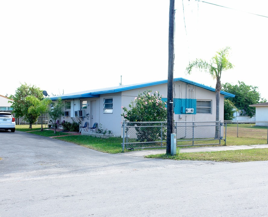 429-449 SW 11th Ave in Homestead, FL - Building Photo