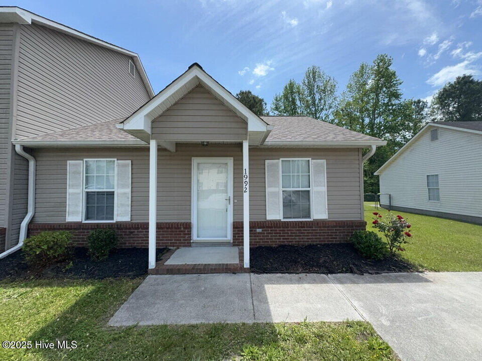 1992 W Brandymill Ln in Jacksonville, NC - Building Photo