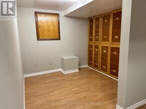 10 Olivewood Dr in Markham, ON - Building Photo - Building Photo