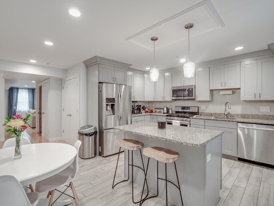 18 Congress Ave in Chelsea, MA - Building Photo