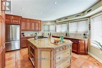 2491 Burnford Trail in Mississauga, ON - Building Photo - Building Photo