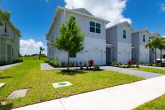 630 SE Lk Fls St in Port St. Lucie, FL - Building Photo - Building Photo