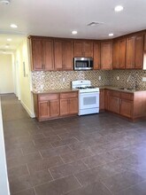 2013 Toberman St in Los Angeles, CA - Foto de edificio - Building Photo