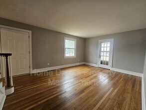 1431 Warrenton Rd in Fredericksburg, VA - Foto de edificio - Building Photo