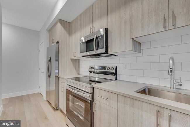 1243 W Westmoreland St in Philadelphia, PA - Building Photo - Building Photo