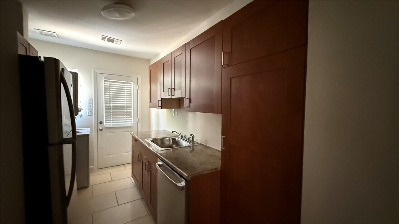 1846 W Main St in Houston, TX - Building Photo
