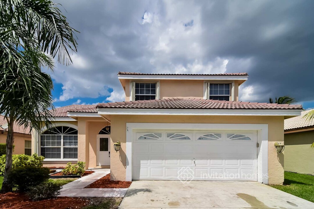 17951 SW 12th Ct in Pembroke Pines, FL - Foto de edificio