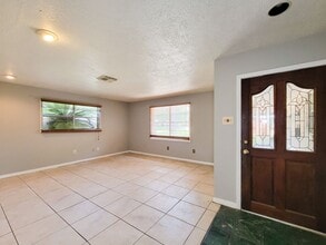 1703 Raintree Dr in Baytown, TX - Building Photo - Building Photo