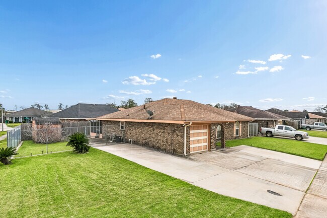 1501 Somerset Pl in Marrero, LA - Building Photo - Building Photo