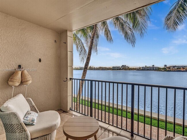 17150 N Bay Rd, Unit 2205 in Sunny Isles Beach, FL - Building Photo - Building Photo