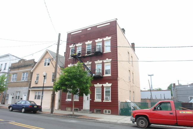 527 State St in Perth Amboy, NJ - Building Photo - Building Photo