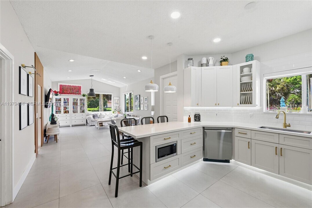 1166 SW 158th Way in Pembroke Pines, FL - Building Photo