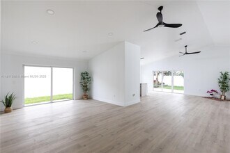 46 Gables Blvd in Weston, FL - Building Photo - Building Photo