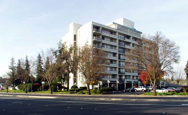 Parkway Towers in Fremont, CA - Building Photo - Building Photo