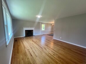 22 Jansen Ln in North Haven, CT - Building Photo - Building Photo