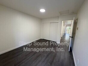 2831 SW Dolph Ct in Portland, OR - Building Photo - Building Photo