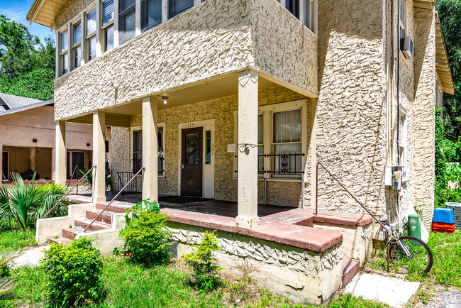 Scarlett House in Gainesville, FL - Foto de edificio - Building Photo