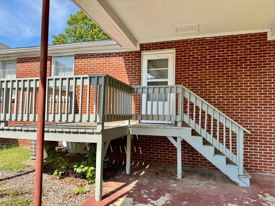 1527 Madison St in Clarksville, TN - Building Photo