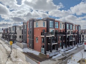 1930 Wanless Dr in Brampton, ON - Building Photo