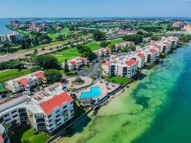 5541 Del Sol Blvd in St. Petersburg, FL - Building Photo