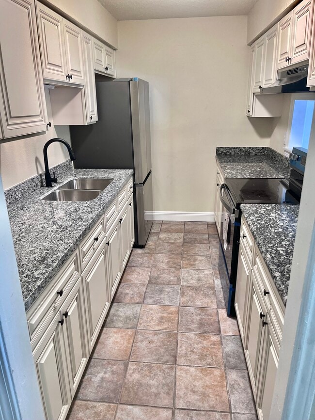 705 Vouray Dr, Unit 705 Vouray