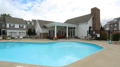 Traditions at Worthington Woods in Columbus, OH - Foto de edificio - Building Photo