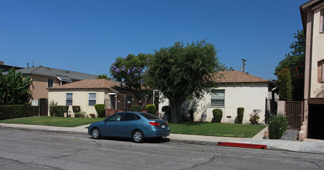 229 E Elmwood Ave in Burbank, CA - Building Photo - Building Photo