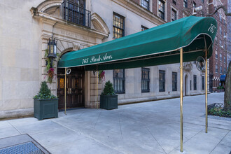 765 Park Ave in New York, NY - Building Photo - Building Photo