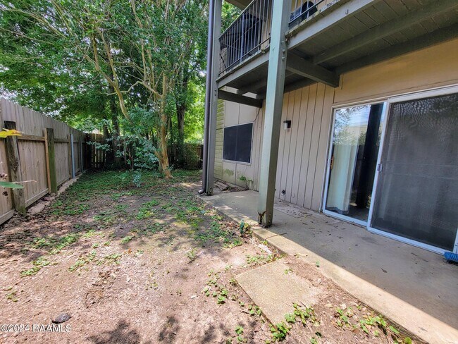 220 Doucet Rd in Lafayette, LA - Building Photo - Building Photo