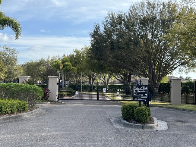 3822 Milflores Dr in Ruskin, FL - Building Photo - Building Photo