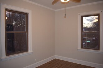 3218 W Balmoral Ave, Unit 2W in Chicago, IL - Building Photo - Building Photo