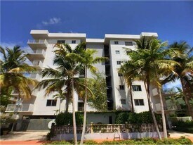 1025 Alton Rd, Unit 507 in Miami Beach, FL - Building Photo