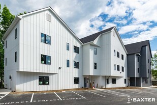 472 Maple St in Poughkeepsie, NY - Building Photo