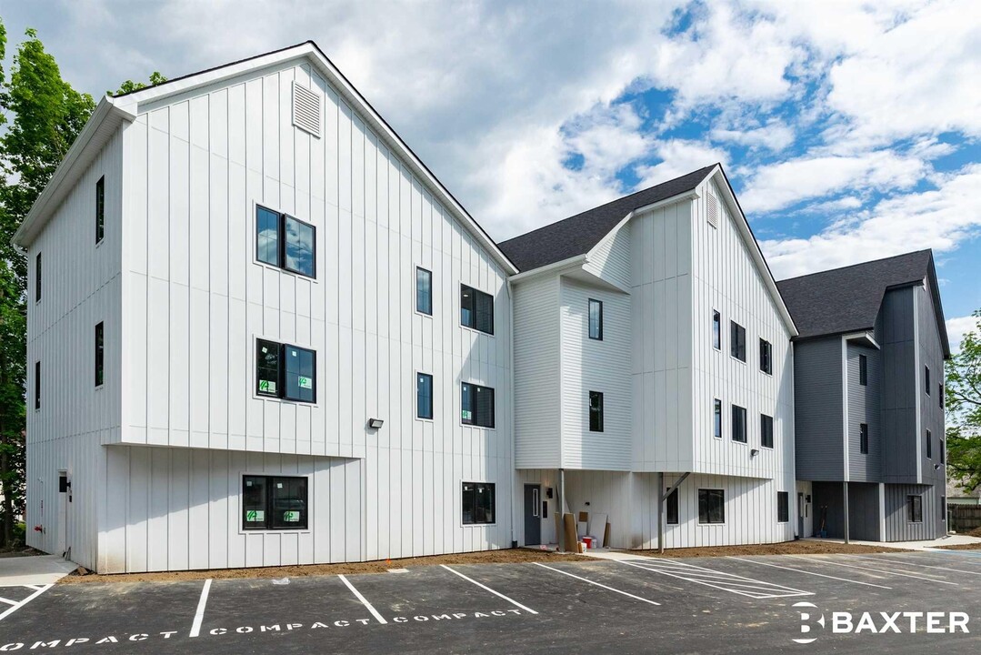 472 Maple St in Poughkeepsie, NY - Foto de edificio