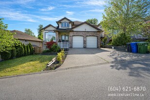 3425 Promontory Ct in Abbotsford, BC - Building Photo
