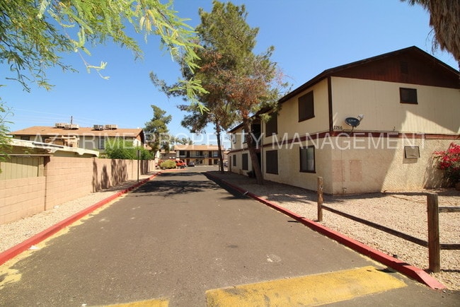 2266 W Ella St-Unit -206 in Mesa, AZ - Building Photo - Building Photo