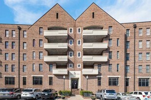 1040 Broadway St, Unit 306 in Homewood, AL - Building Photo