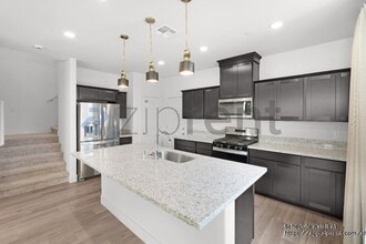 710 Barrett Lk Rd in West Sacramento, CA - Building Photo - Building Photo