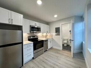 29 Myrtle St, Unit 9-9 in Boston, MA - Foto de edificio - Building Photo