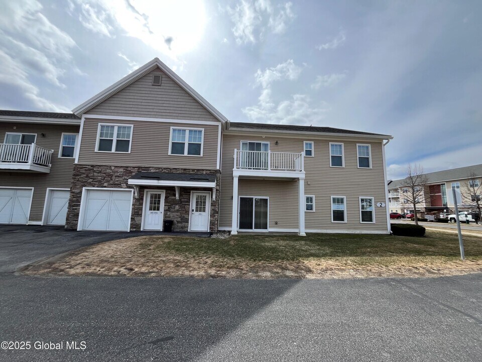 60 Weibel Ave in Saratoga Springs, NY - Building Photo