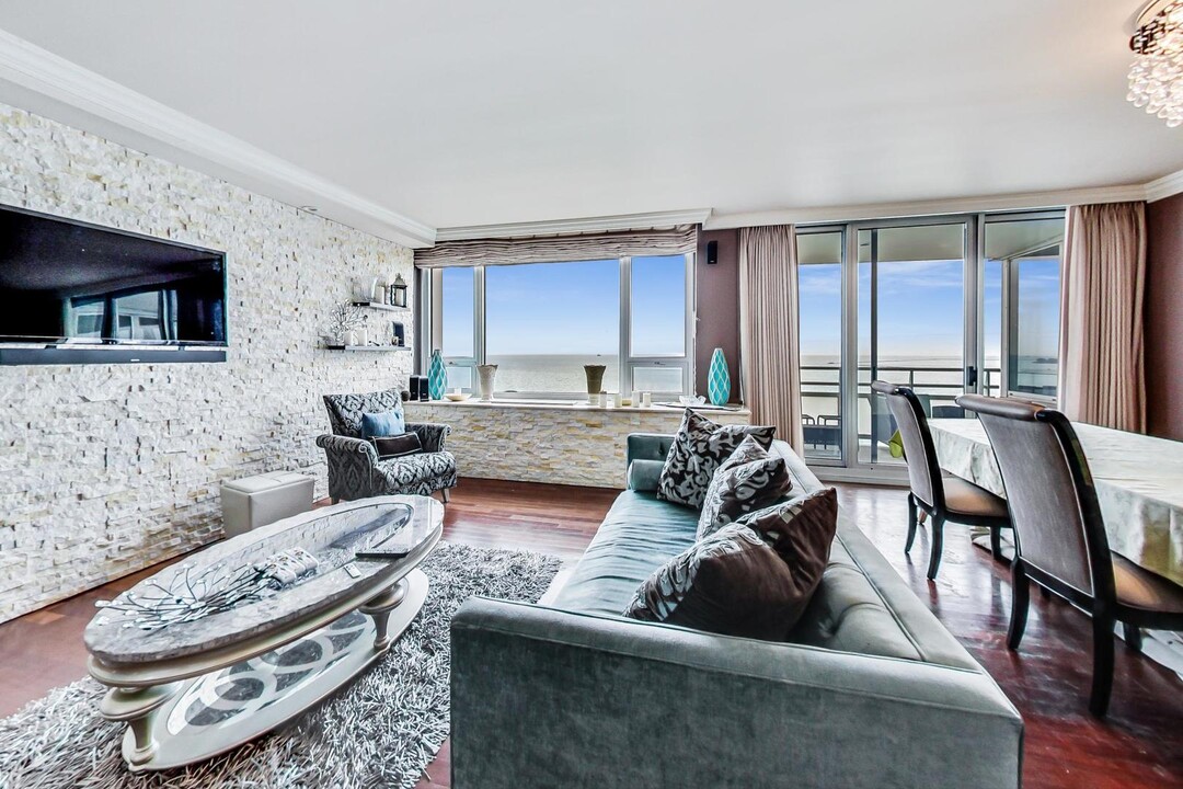 1300 N Lake Shore Dr, Unit 10B in Chicago, IL - Foto de edificio