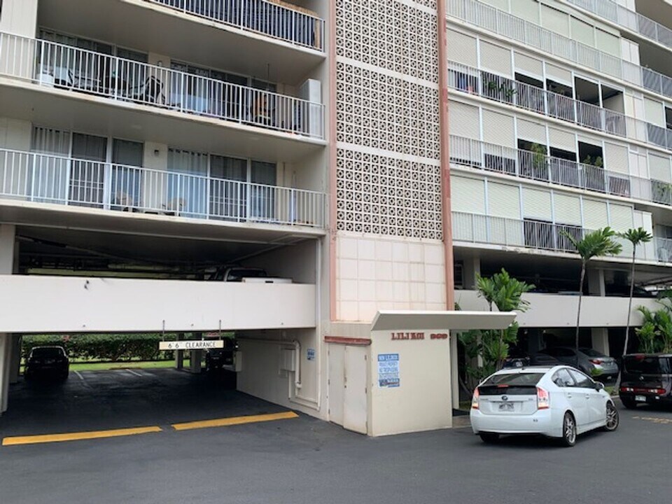 909 Ala Lilikoi St in Honolulu, HI - Building Photo