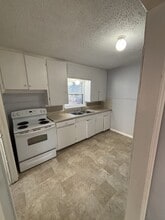 1912 N Grove St in Wichita, KS - Building Photo - Building Photo